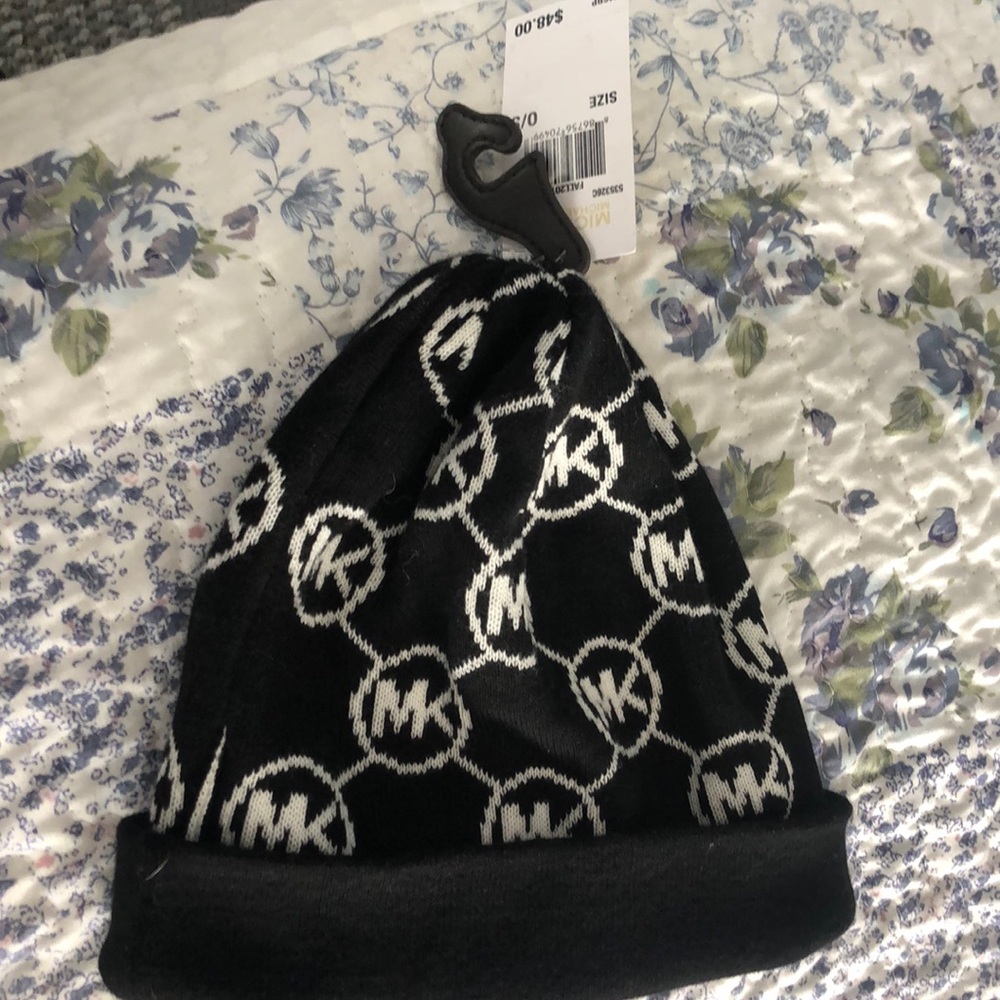 New. Michael Kors hat